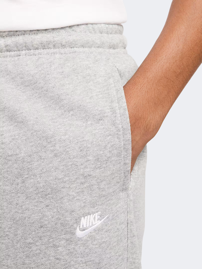 بنطال نمط حياة رجالي Nike Club French Terry مفتوح الحافة رمادي هيذر/أبيض