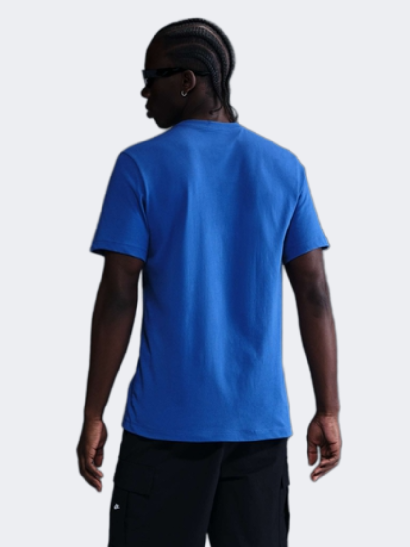 تي شيرت نمط حياة رجالي من Nike Sportswear باللون الأزرق