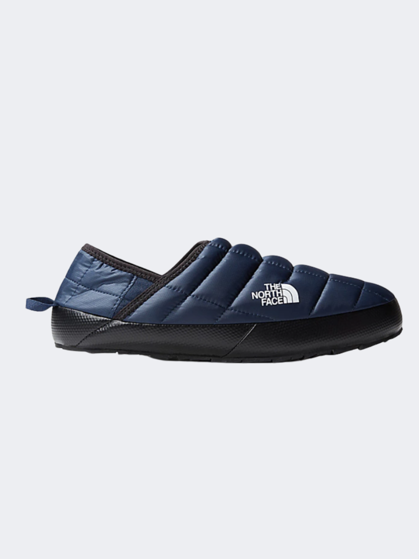 The North Face شباشب رجالية للحياة اليومية Traction Mule V باللونين كحلي/أبيض