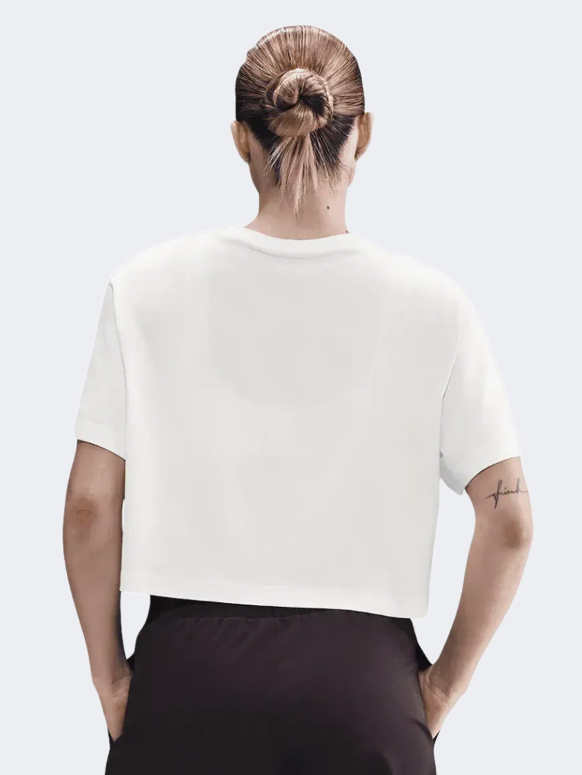 نايك سبورتسوير كاجوال كلوب نساء Lifestyle تي شيرت بلون عاجي فاتح