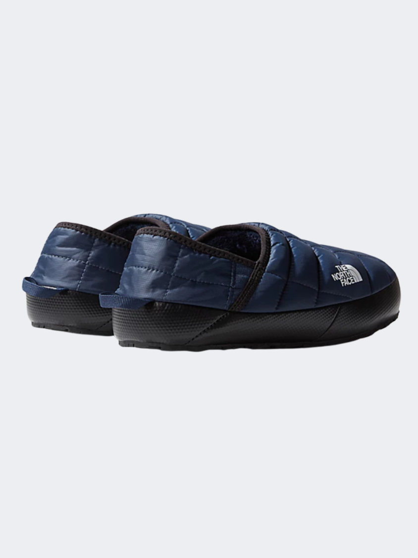The North Face شباشب رجالية للحياة اليومية Traction Mule V باللونين كحلي/أبيض