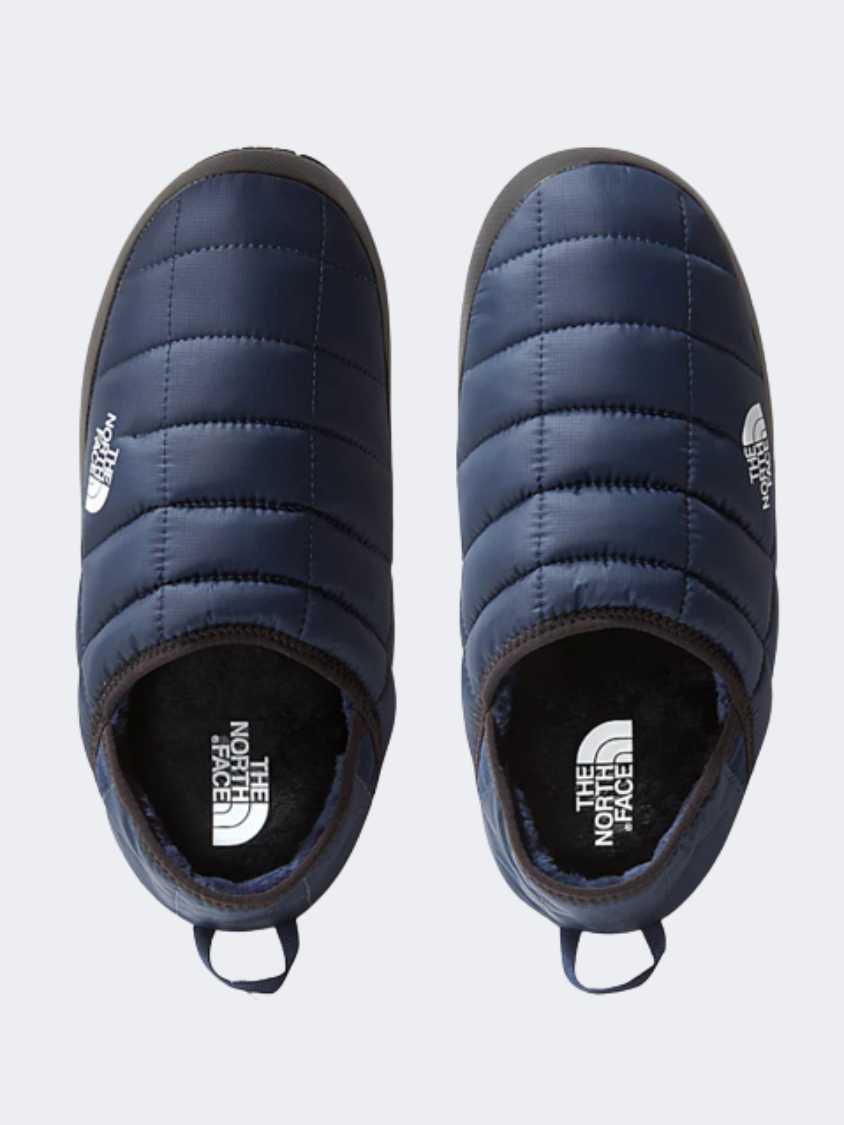 The North Face شباشب رجالية للحياة اليومية Traction Mule V باللونين كحلي/أبيض