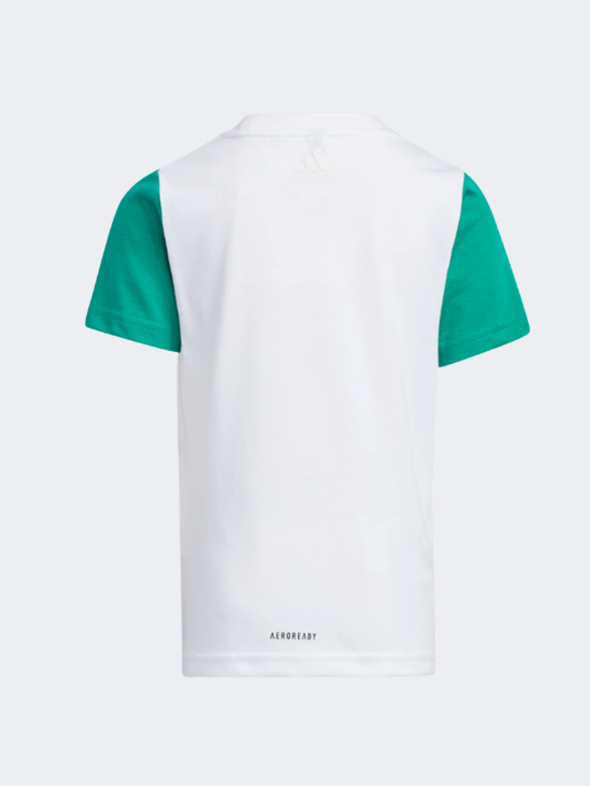 تي شيرت رياضي للأولاد بشعار Adidas Badge Of Sport باللون الأبيض/الأخضر