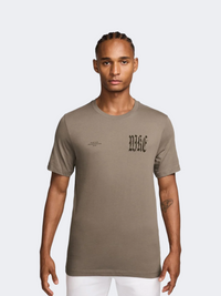 تيشيرت لايف ستايل للرجال Nike Sportswear Standard We Float بني مينك