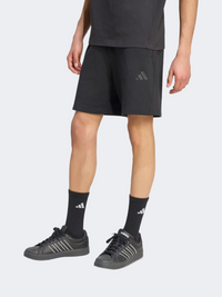 شورت رياضي رجالي من Adidas بطول 7 إنش مع شعار صغير باللون الأسود