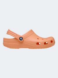 صندل Crocs كلاسيك للجنسين للحياة اليومية بلون إليكتريك صنستون