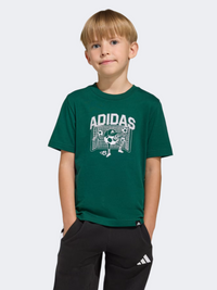 أديداس قميص رياضي للأولاد الصغار برسومات كرة القدم باللون الأخضر الجامعي