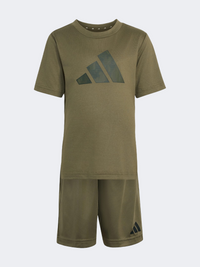 طقم رياضي أولاد صغير Adidas Sportswear Seasonal Camo زيتوني ستراتا