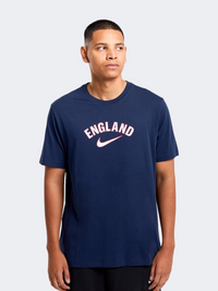 تيشيرت كرة القدم الرجالي من Nike England Wordmark بلون أوبسيديان
