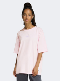 أديداس قميص رياضي نسائي كبير الحجم مزخرف بتطريز صغير وردي فاتح/أبيض