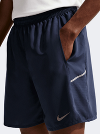 شورت جري رجالي Nike Miler Dri-Fit مبطن بطول 7 إنش بلون كحلي