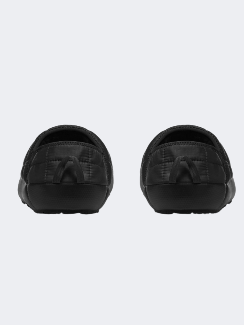The North Face شباشب رجالية للحياة اليومية Traction Mule V باللون الأسود/الأبيض