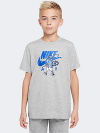 تيشيرت لايف ستايل أولاد Nike Sportswear رمادي غامق