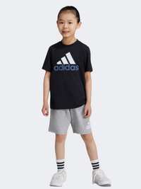 طقم رياضي أسود/أبيض للأولاد الصغار Essentials Logo من Adidas