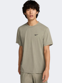 تيشيرت تدريب رجالي Nike Hyverse لون جيش فاتح/أسود