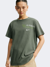 تيشيرت لايف ستايل نسائي من Nike Sportswear أخضر كاميouflage