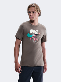 نايك سبورتسوير سول فود تي شيرت نمط حياة للرجال لون كايف ستون