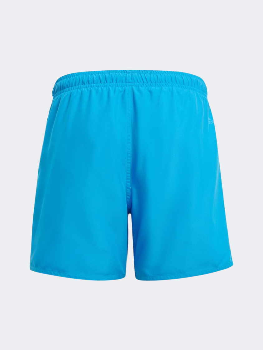 شورت سباحة كلاسيكي للأولاد الصغار بشعار Adidas Essentials أزرق