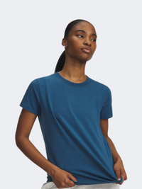 تيشيرت نسائي من Under Armour Rival Core للحياة اليومية بلون أزرق وام أبيض