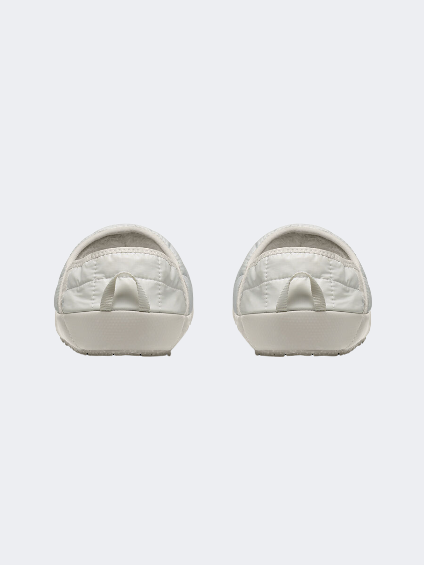 The North Face شباشب نسائية للترفيه Traction Mules V لون جاردينيا أبيض/رمادي