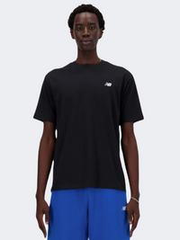 تي شيرت نمط حياة رجالي بشعار صغير من نيو بالانس باللون الأسود