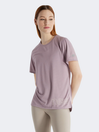تيشيرت New Balance Sport Essentials Graphic للأداء للسيدات آيس واين