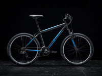 532221 820 L Black