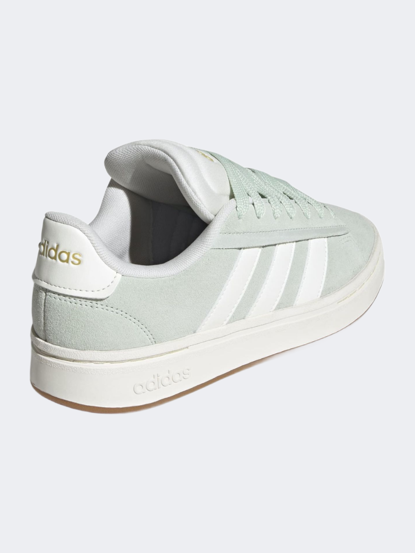 أحذية أديداس جراند كورت ألفا الرياضية للنساء باللون الأخضر/الأبيض المائل للصفرة