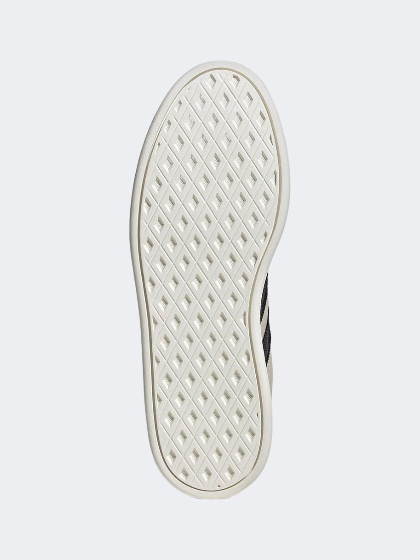 أحذية أديداس بريكنيت الأنيقة للنساء للرياضة بيج/أسود/وردي