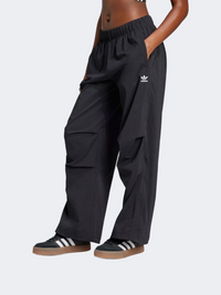 بنطال Originals نسائي من Adidas Essentials ريبستوب باراشوت باللون الأسود