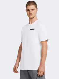 تيشيرت لايف ستايل رجالي بملصق ثقيل الوزن Under Armour أبيض/أسود