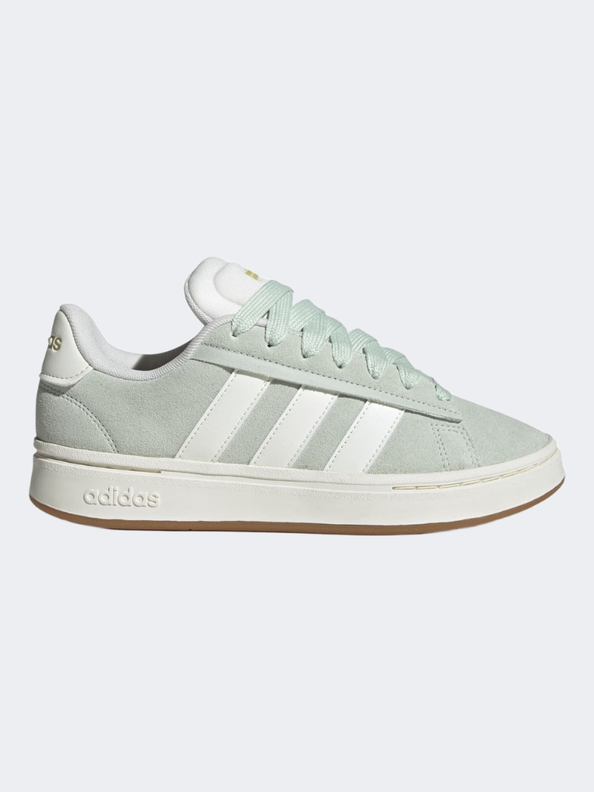 أحذية أديداس جراند كورت ألفا الرياضية للنساء باللون الأخضر/الأبيض المائل للصفرة