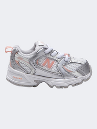 حذاء لايف ستايل للبنات الرضع New Balance 530 باللون الرمادي