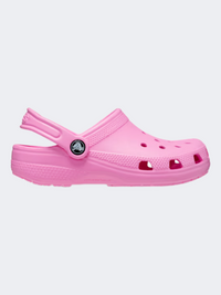 صندل Crocs كلاسيك للأطفال نمط الحياة بلون تافي بينك