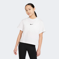 تيشيرت لايف ستايل للبنات من Nike Sportswear Essential باللون الأبيض